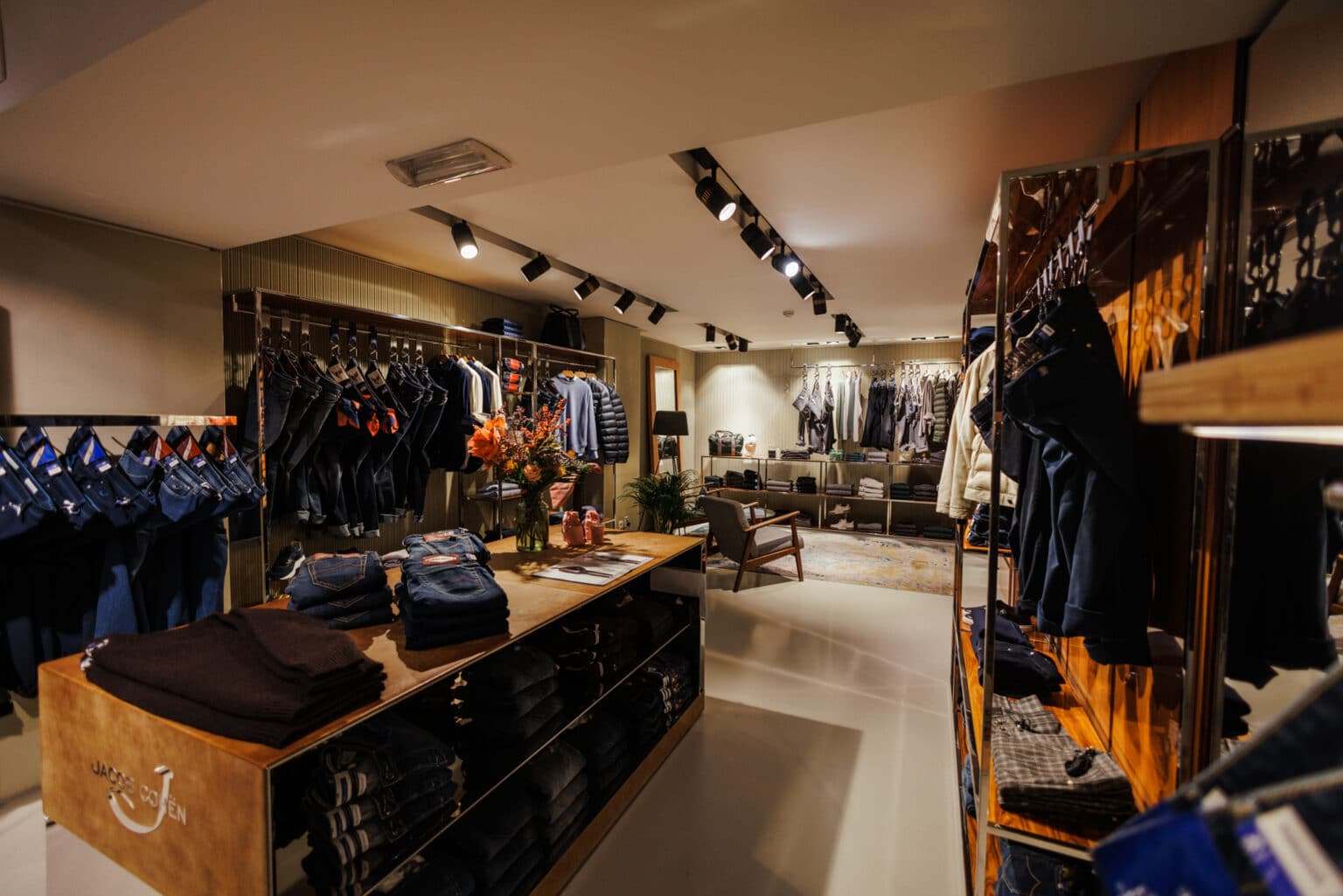 Jacob Cohën kledingwinkel voor Mannen in Knokke